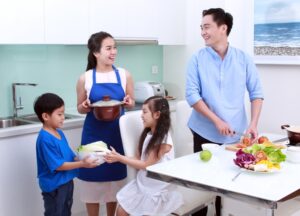 cuối tuần cả nhà vào bếp